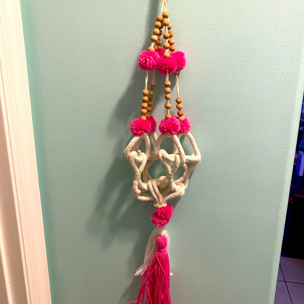 Macrame plant pot hanger
